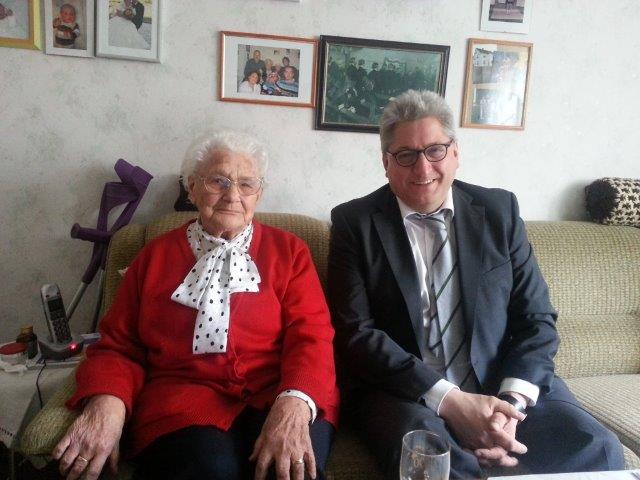 Die Jubilarin Ottilie Nebe und Bürgermeister Rainer Barth