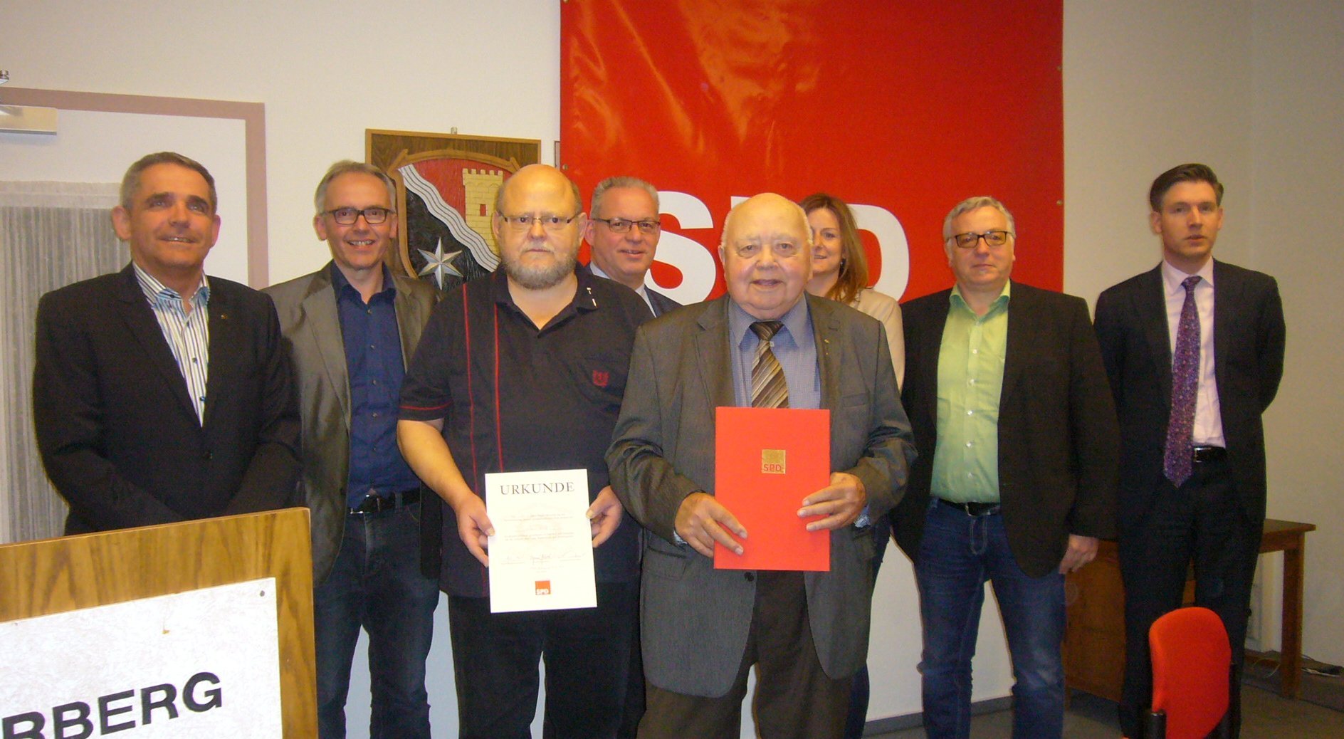 SPD Ehrungen: (v.l.) Lothar Hirth, Martin Dippel, Erhard Ernst, Jürgen Kaufmann, Hermann Waldmann, Anja Widera, Lothar Dietrich und Björn Spanknebel.
